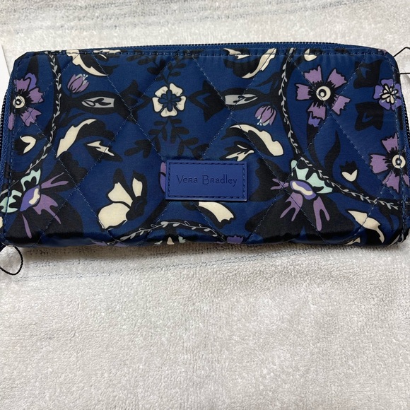 Vera Bradley NWT Ultralight RFID Accordion Wristlet - Picture 3 of 4